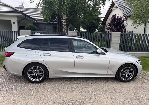 BMW Seria 3 cena 99700 przebieg: 162000, rok produkcji 2019 z Chojnice małe 301